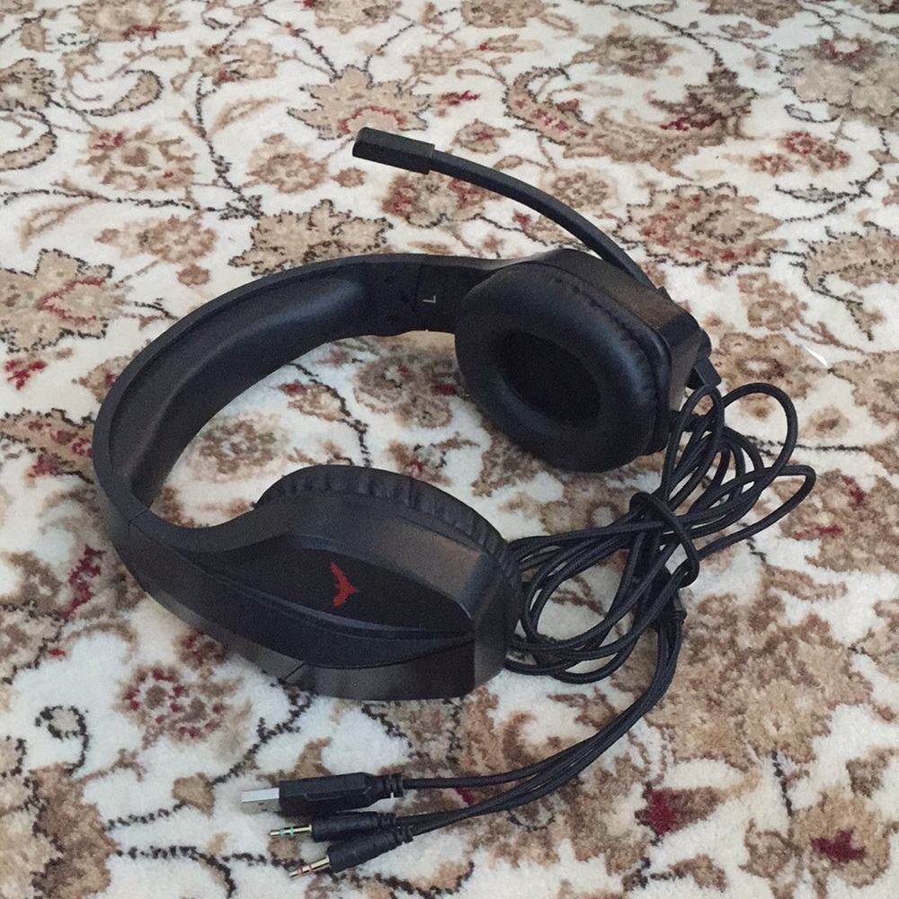 RGB GAMING HEADSET WITH MICROPHONE